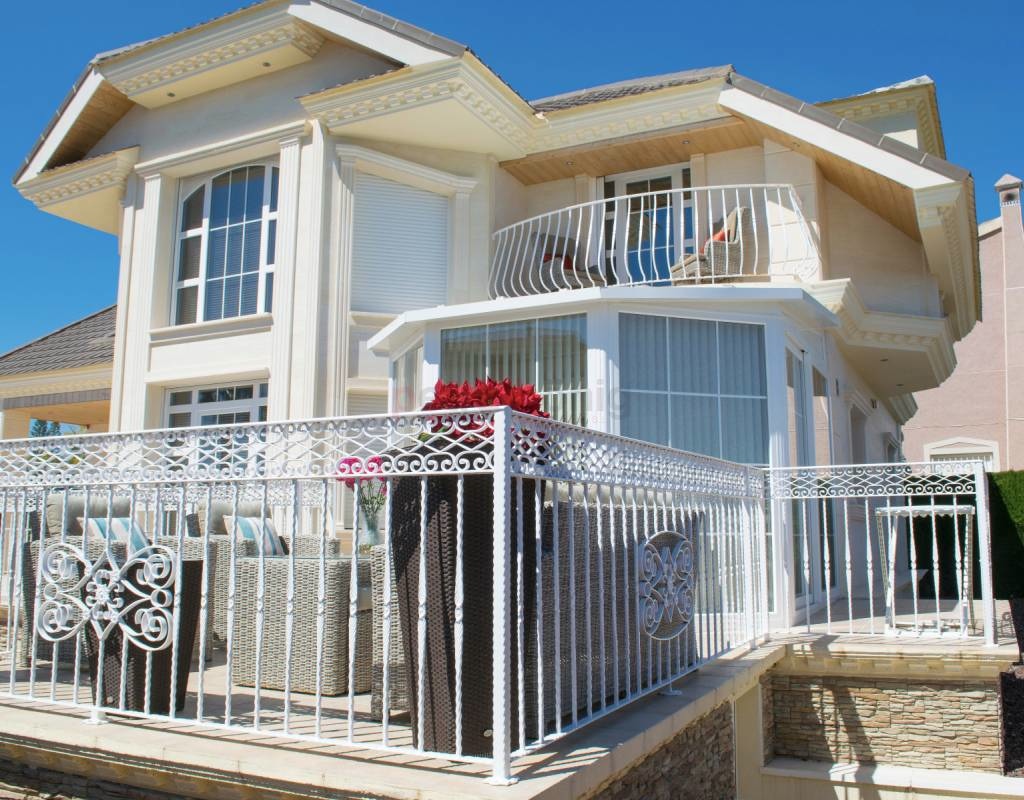 For sale - 4 Bedroom 3 Bathroom Villa in Ciudad Quesada - Ciudad Quesada  - Alicante