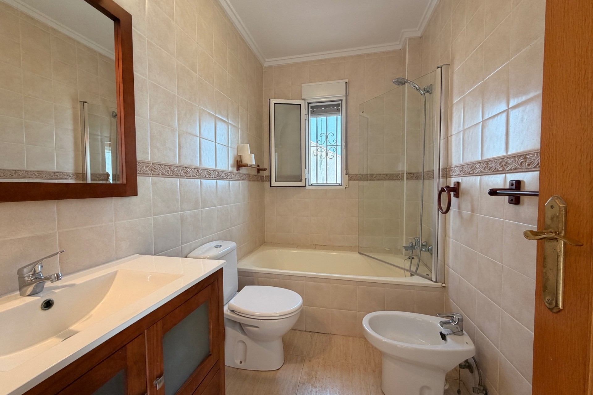 For sale - 3 Bedroom 2 Bathroom Villa Detached in Benimar - Benimar  - Alicante