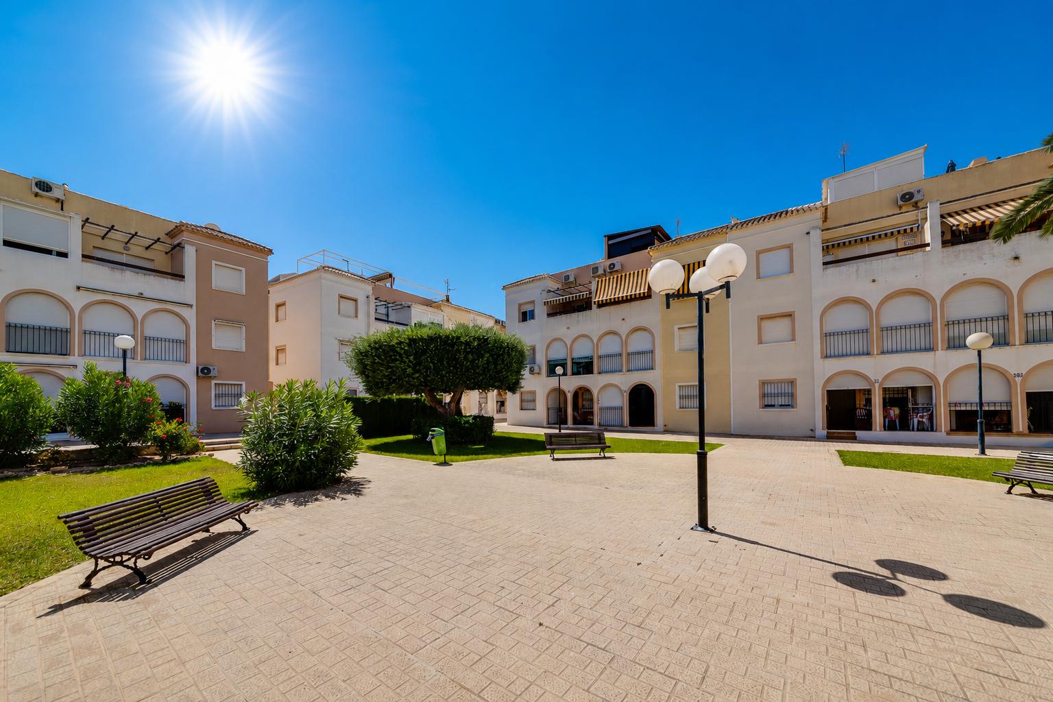 For sale - 2 Bedroom 1 Bathroom apartment in Torrevieja - playa de los naufragos  - Alicante