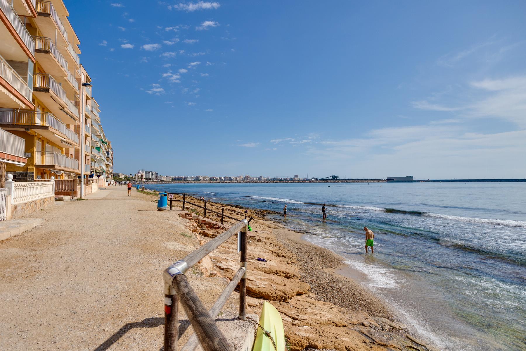 For sale - 2 Bedroom 1 Bathroom apartment in Torrevieja - playa de los naufragos  - Alicante