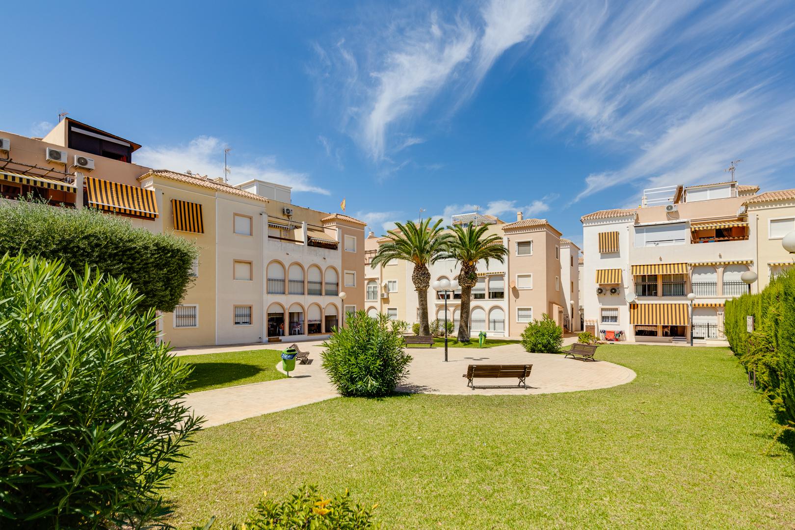 For sale - 2 Bedroom 1 Bathroom apartment in Torrevieja - playa de los naufragos  - Alicante