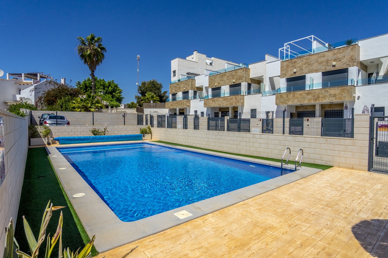 For sale - 3 Bedroom 3 Bathroom Town House in Villamartin - Costa Blanca  - Alicante