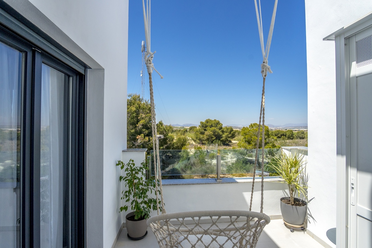 For sale - 3 Bedroom 3 Bathroom Town House in Villamartin - Costa Blanca  - Alicante