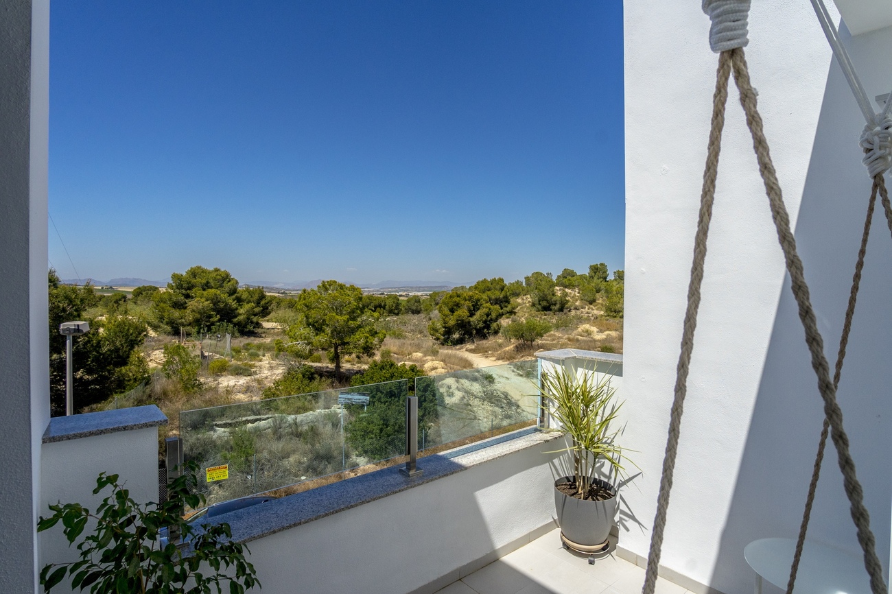 For sale - 3 Bedroom 3 Bathroom Town House in Villamartin - Costa Blanca  - Alicante