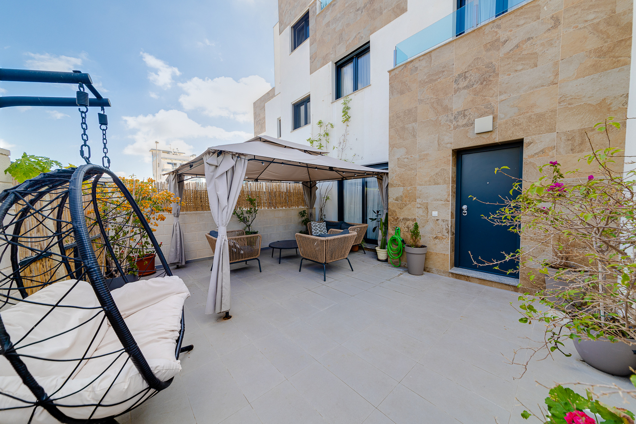 For sale - 3 Bedroom 3 Bathroom Town House in Villamartin - Costa Blanca  - Alicante