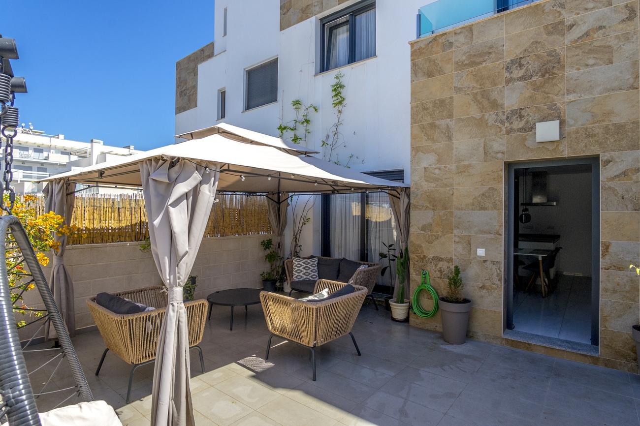 For sale - 3 Bedroom 3 Bathroom Town House in Villamartin - Costa Blanca  - Alicante