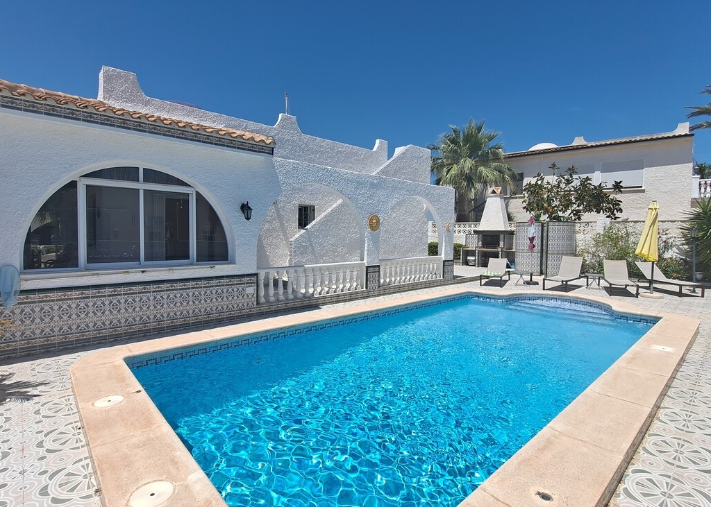3 Bedroom 2 Bathroom Villa in Villamartin
