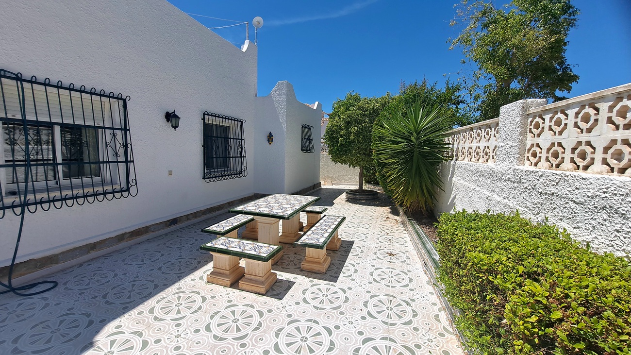 For sale - 3 Bedroom 2 Bathroom Villa in Villamartin - Blue Lagoon  - Alicante