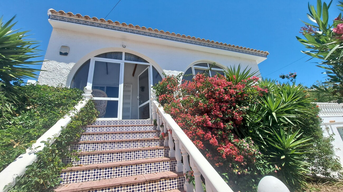 For sale - 3 Bedroom 2 Bathroom Villa in Villamartin - Blue Lagoon  - Alicante
