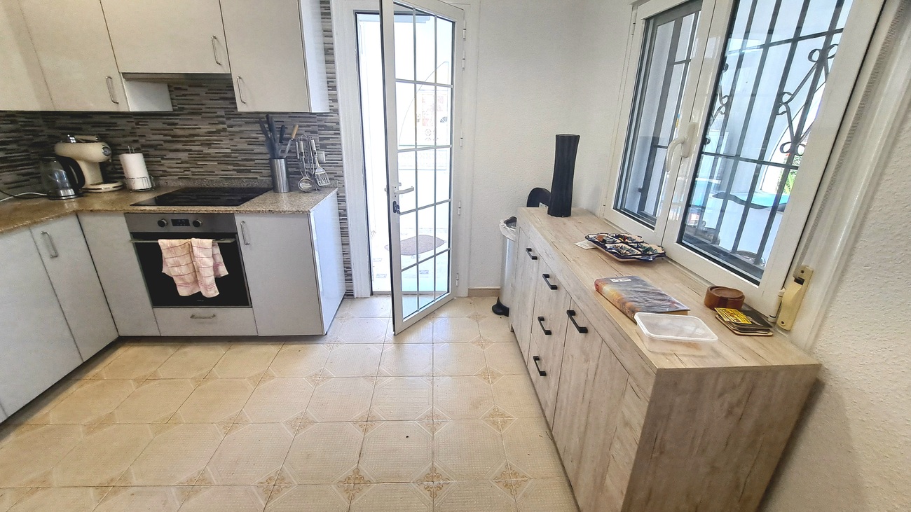 For sale - 3 Bedroom 2 Bathroom Villa in Villamartin - Blue Lagoon  - Alicante