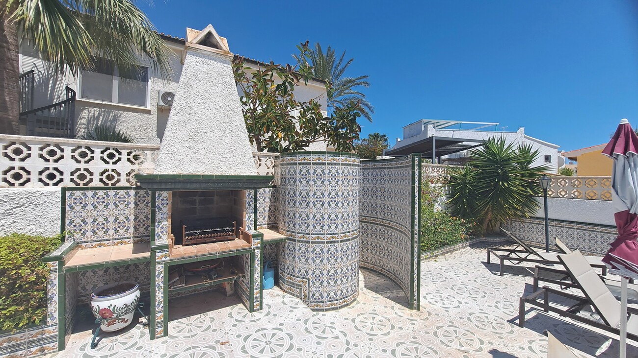For sale - 3 Bedroom 2 Bathroom Villa in Villamartin - Blue Lagoon  - Alicante