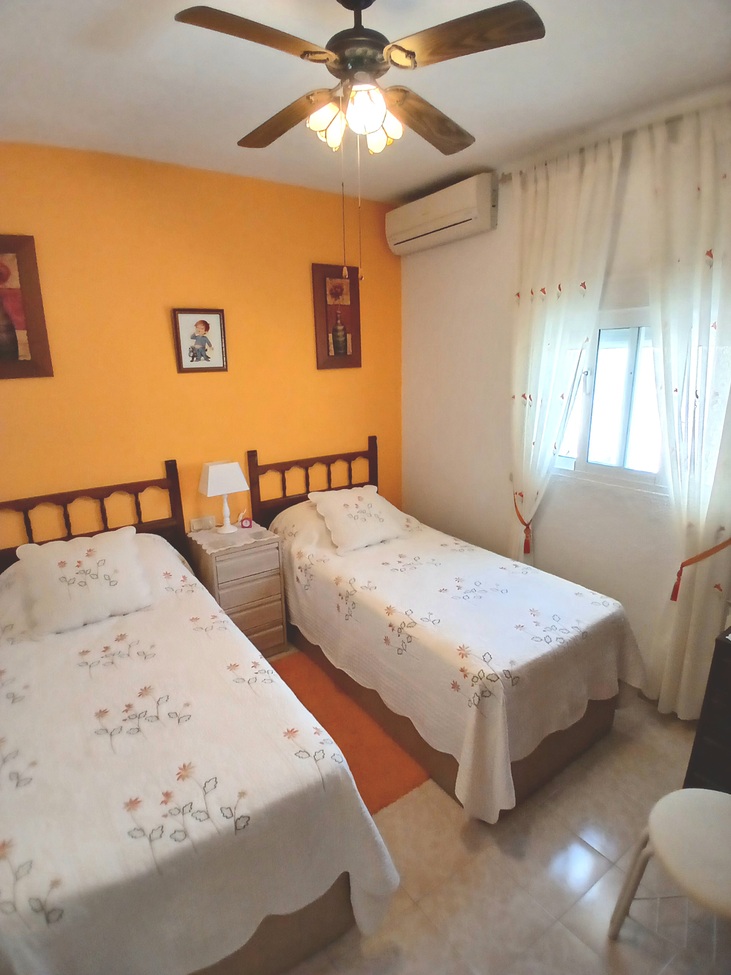 For sale - 3 Bedroom 4 Bathroom Villa in Villamartin - El Presidente  - Alicante