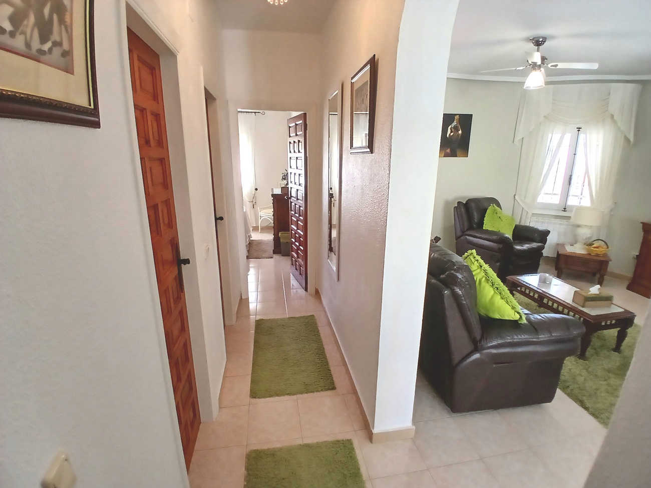 For sale - 3 Bedroom 4 Bathroom Villa in Villamartin - El Presidente  - Alicante