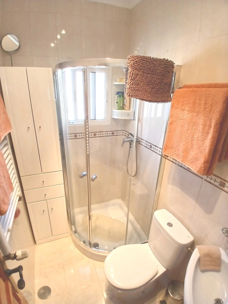 For sale - 3 Bedroom 4 Bathroom Villa in Villamartin - El Presidente  - Alicante