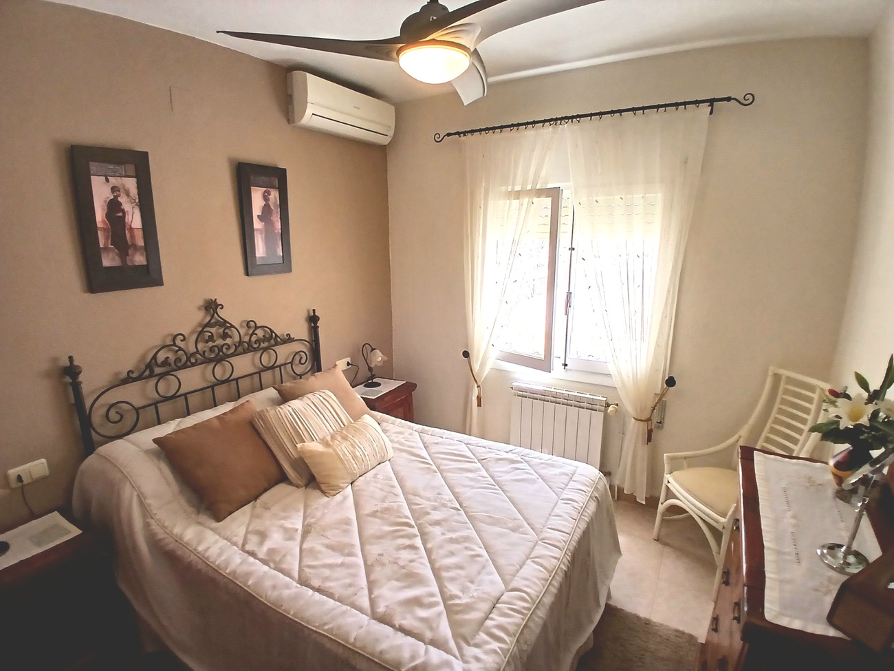 For sale - 3 Bedroom 4 Bathroom Villa in Villamartin - El Presidente  - Alicante