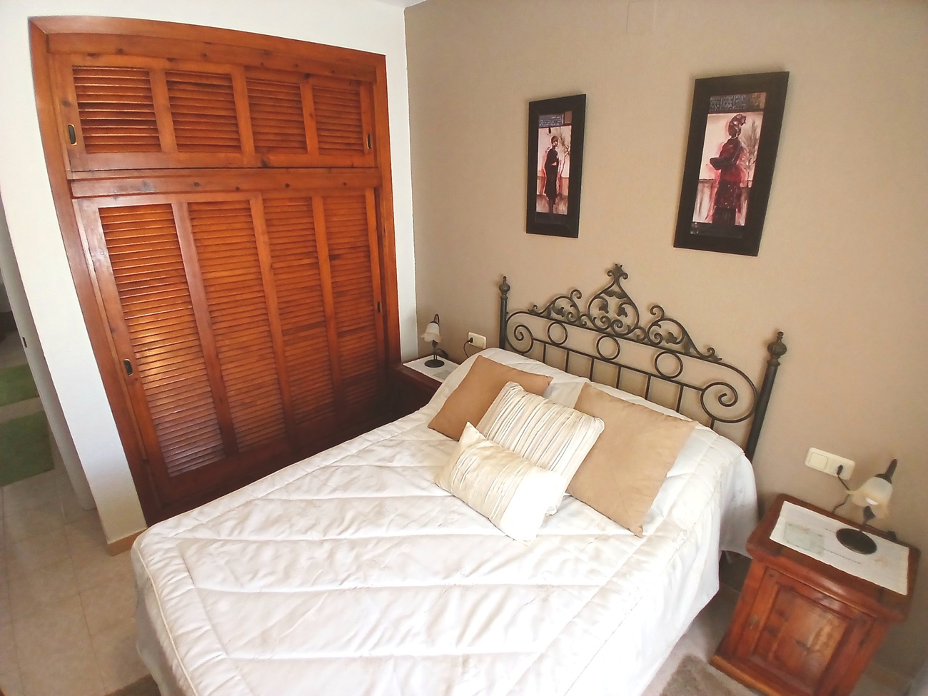 For sale - 3 Bedroom 4 Bathroom Villa in Villamartin - El Presidente  - Alicante