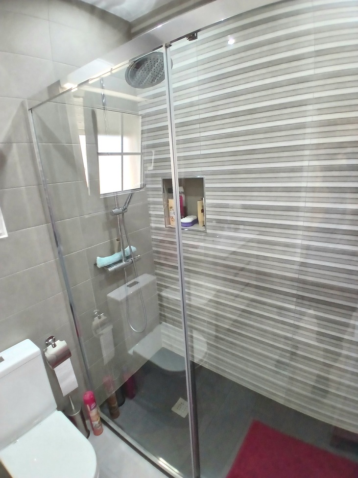 For sale - 3 Bedroom 4 Bathroom Villa in Villamartin - El Presidente  - Alicante
