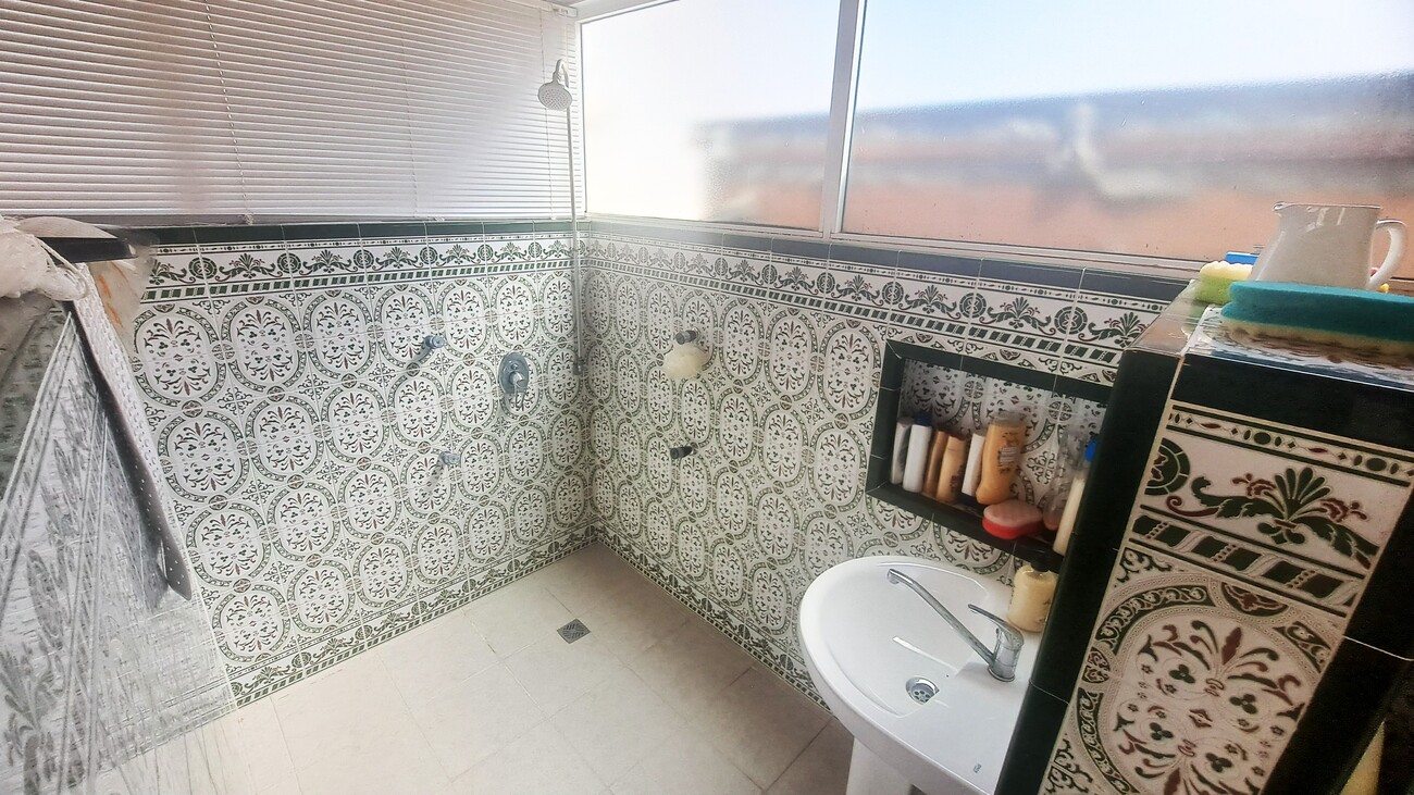 For sale - 3 Bedroom 4 Bathroom Villa in Villamartin - El Presidente  - Alicante