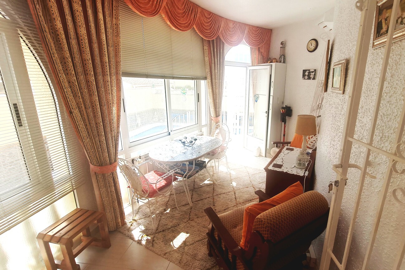 For sale - 3 Bedroom 4 Bathroom Villa in Villamartin - El Presidente  - Alicante