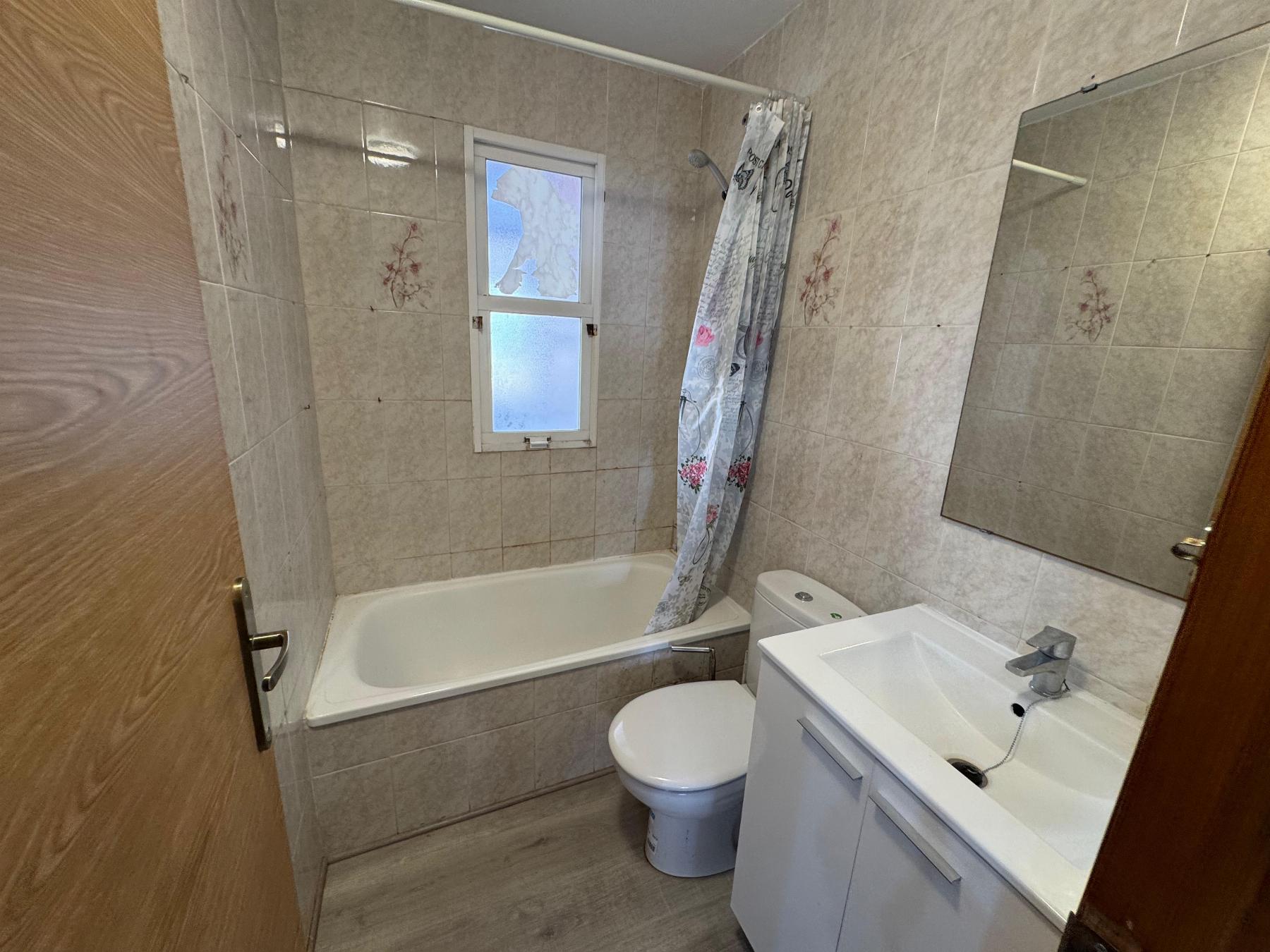 For sale - 1 Bathroom Estudio in Torrevieja - Playa de Los Locos-Curva del Palangre  - Alicante