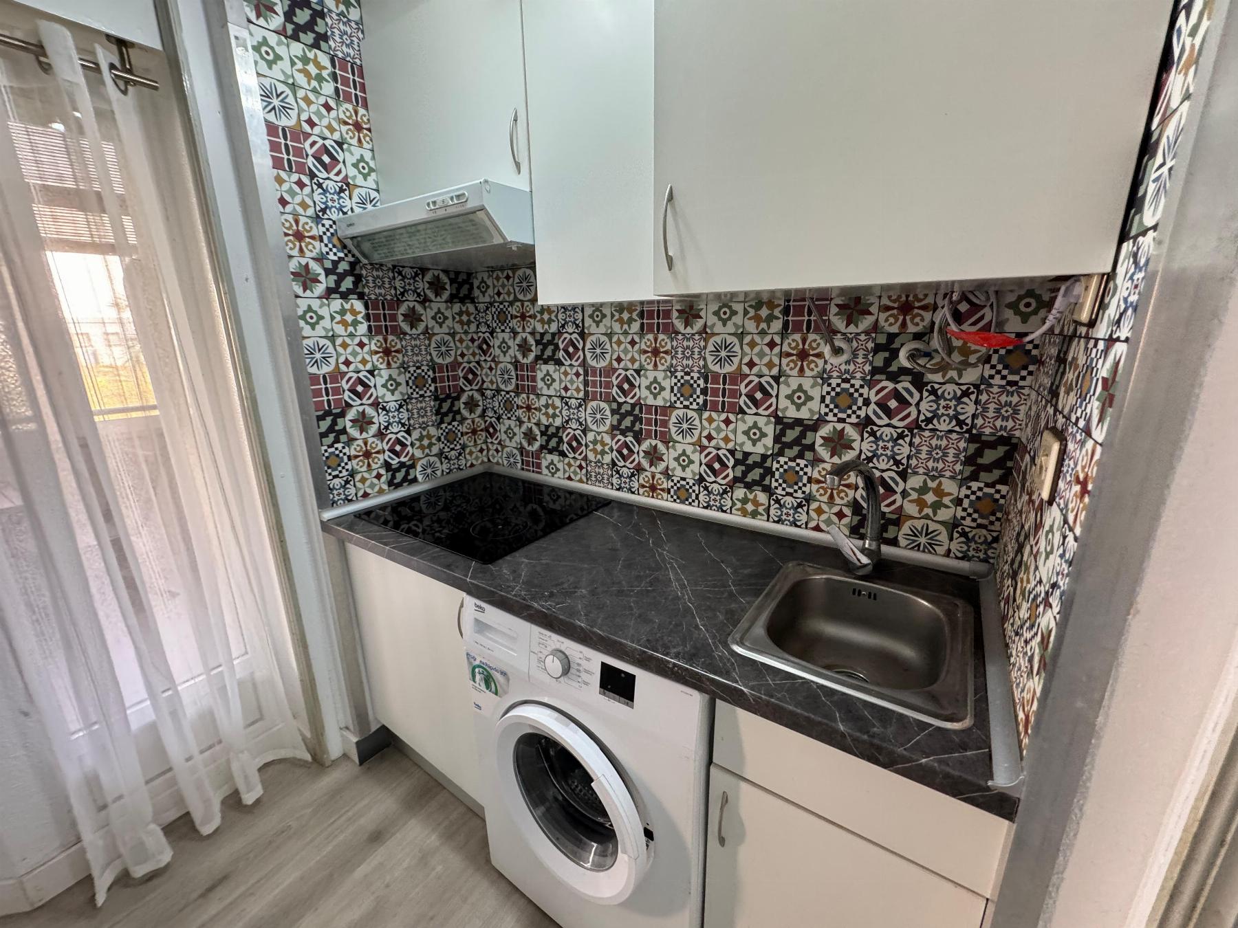 For sale - 1 Bathroom Estudio in Torrevieja - Playa de Los Locos-Curva del Palangre  - Alicante