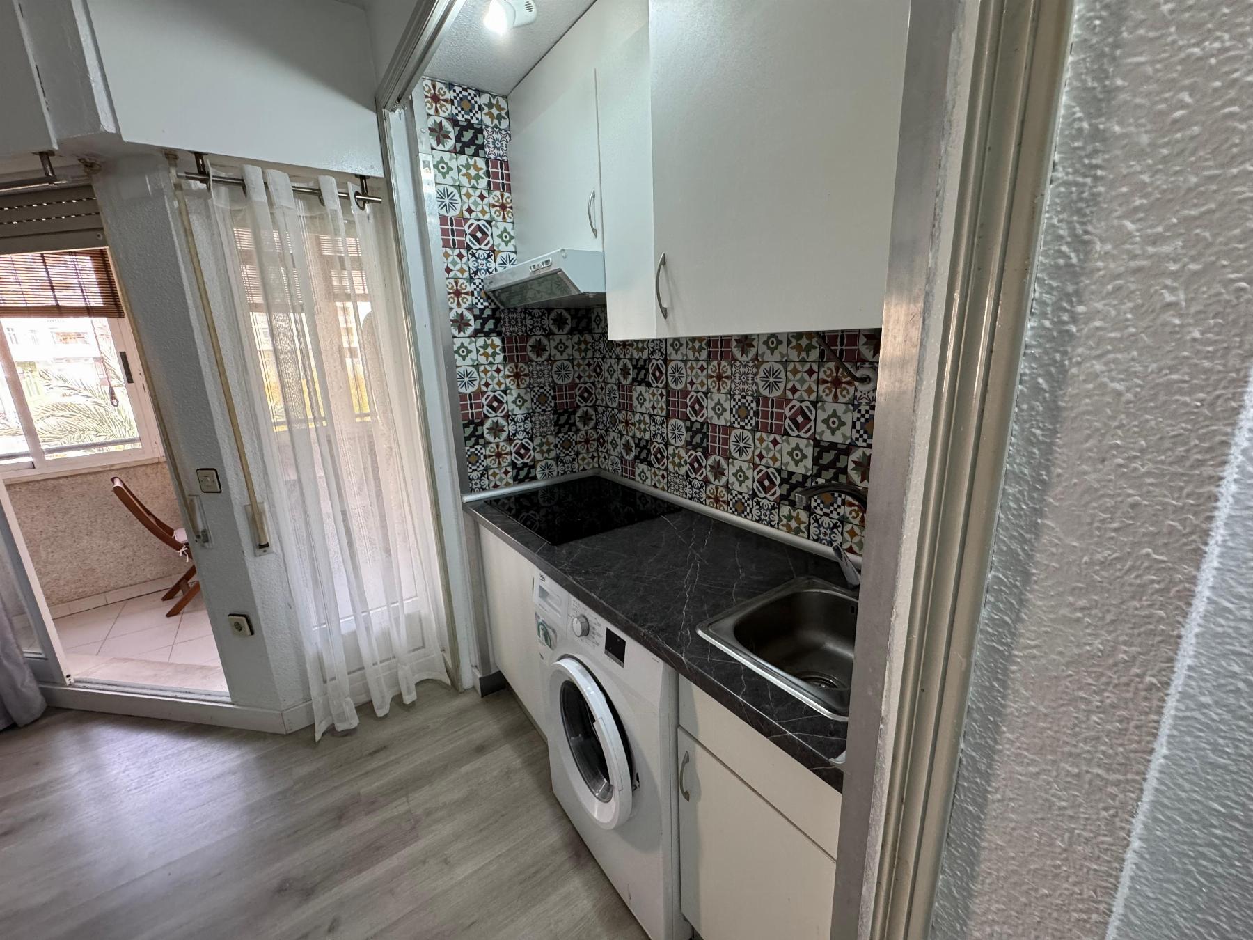 For sale - 1 Bathroom Estudio in Torrevieja - Playa de Los Locos-Curva del Palangre  - Alicante