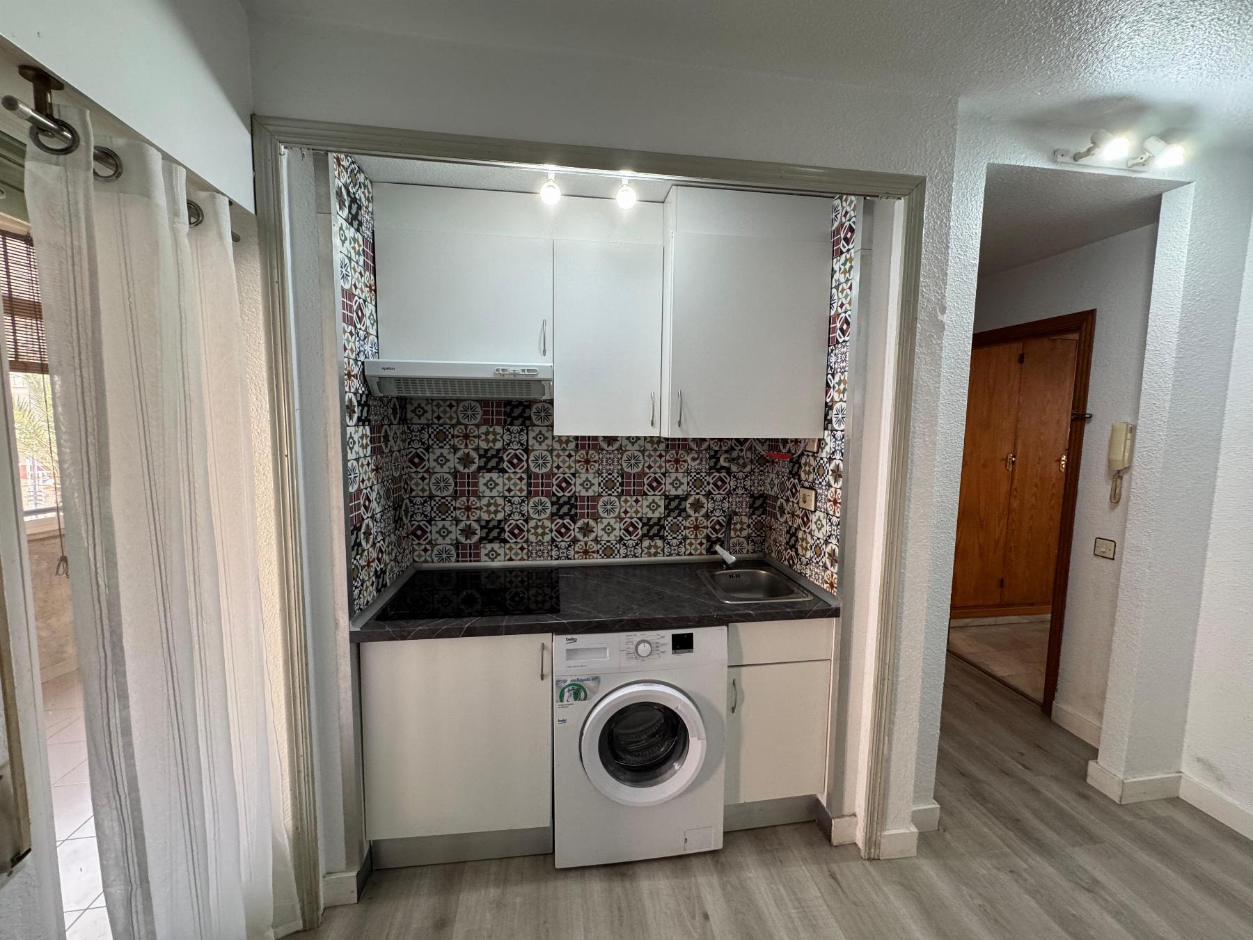 For sale - 1 Bathroom Estudio in Torrevieja - Playa de Los Locos-Curva del Palangre  - Alicante