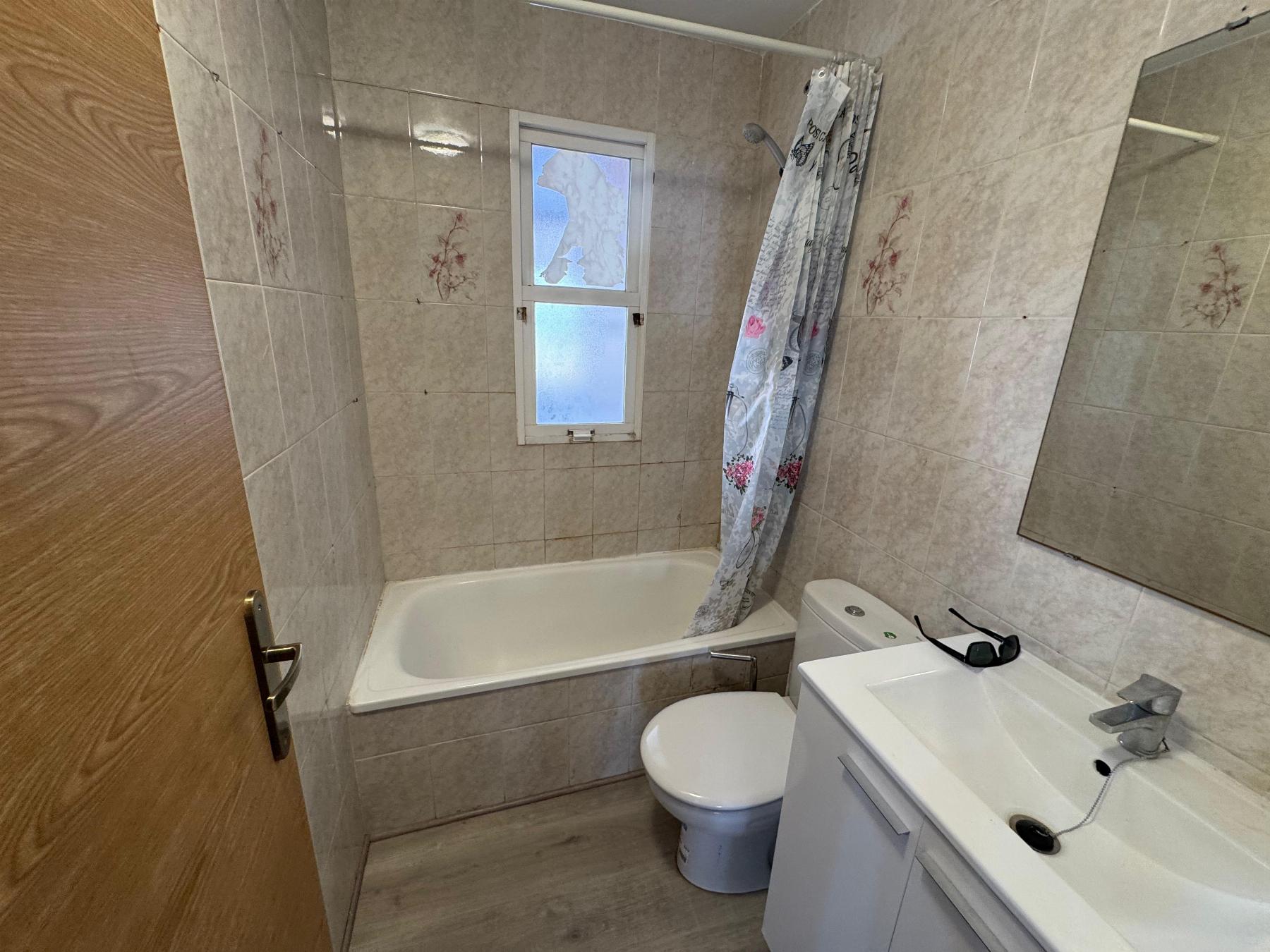 For sale - 1 Bathroom Estudio in Torrevieja - Playa de Los Locos-Curva del Palangre  - Alicante