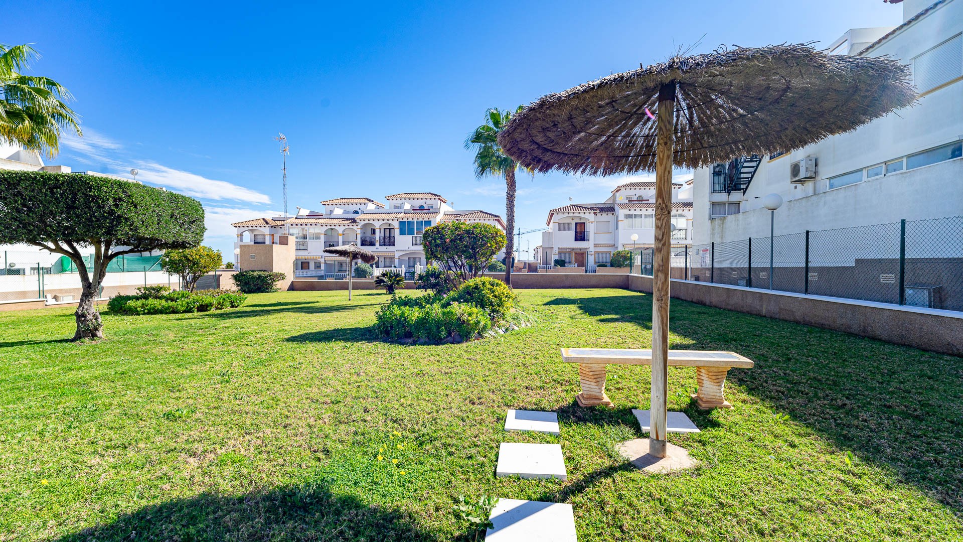 For sale - 2 Bedroom 2 Bathroom Apartament in Punta Prima - Punta Prima  - Alicante