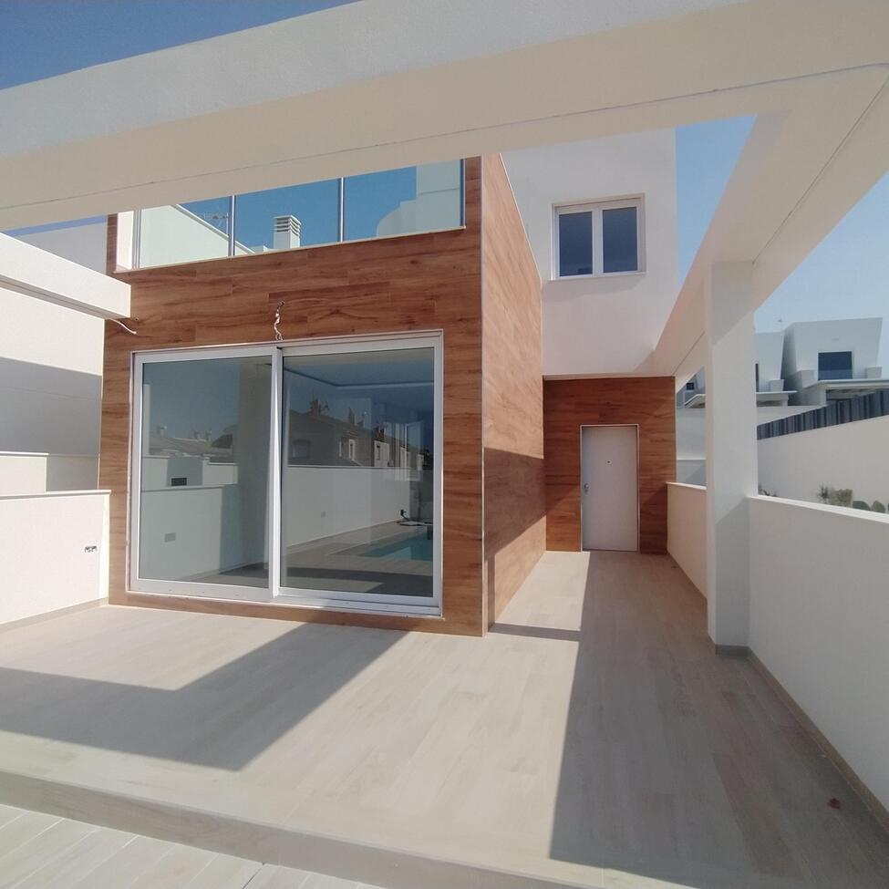 For sale - 3 Bedroom 2 Bathroom Villa Penthouse in Torrevieja - aguas nuevas  - Alicante