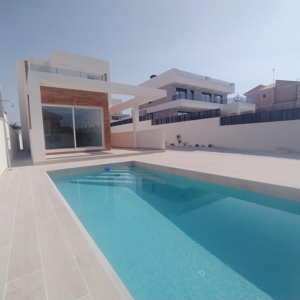 For sale - 3 Bedroom 2 Bathroom Villa Penthouse in Torrevieja - aguas nuevas  - Alicante