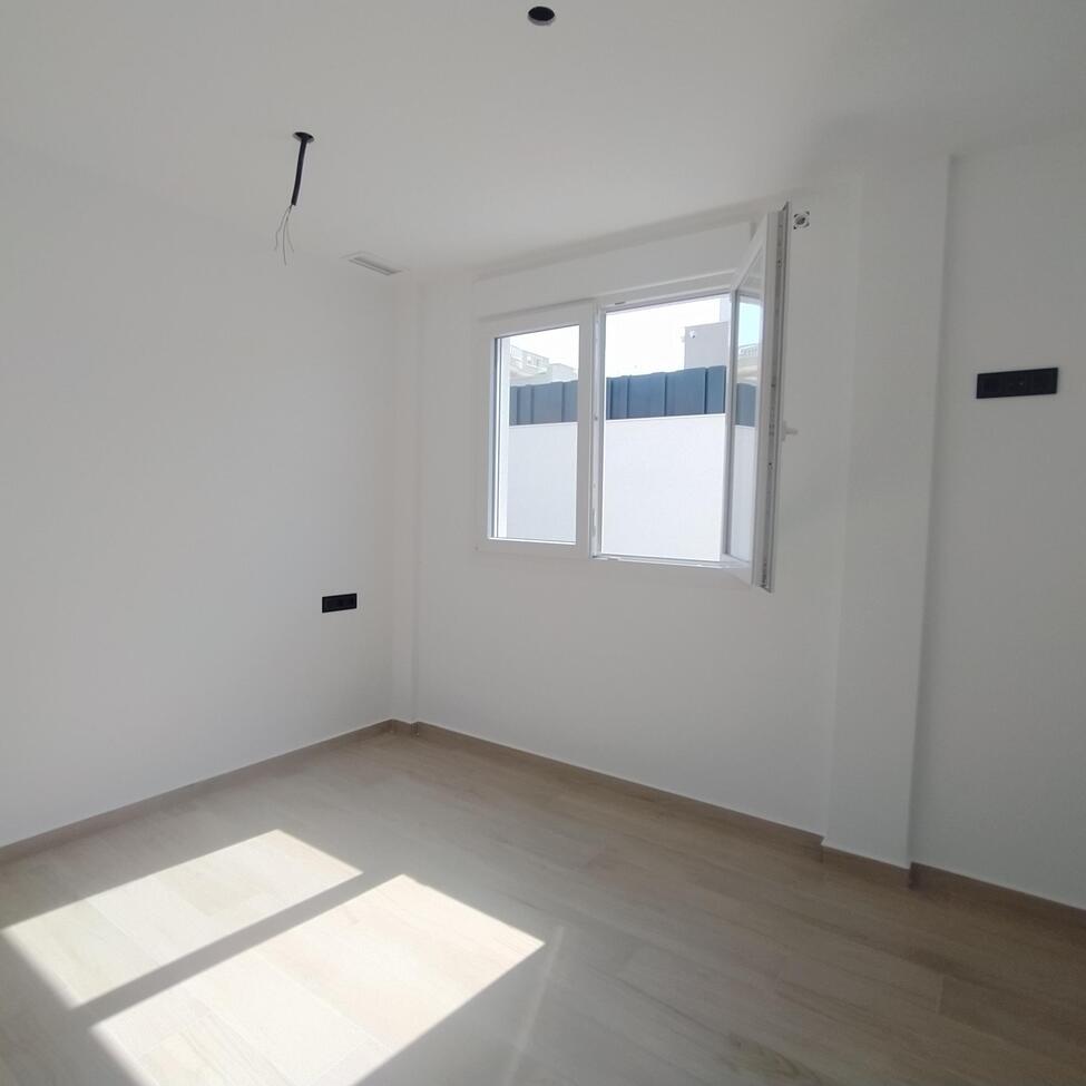 For sale - 3 Bedroom 2 Bathroom Villa Penthouse in Torrevieja - aguas nuevas  - Alicante