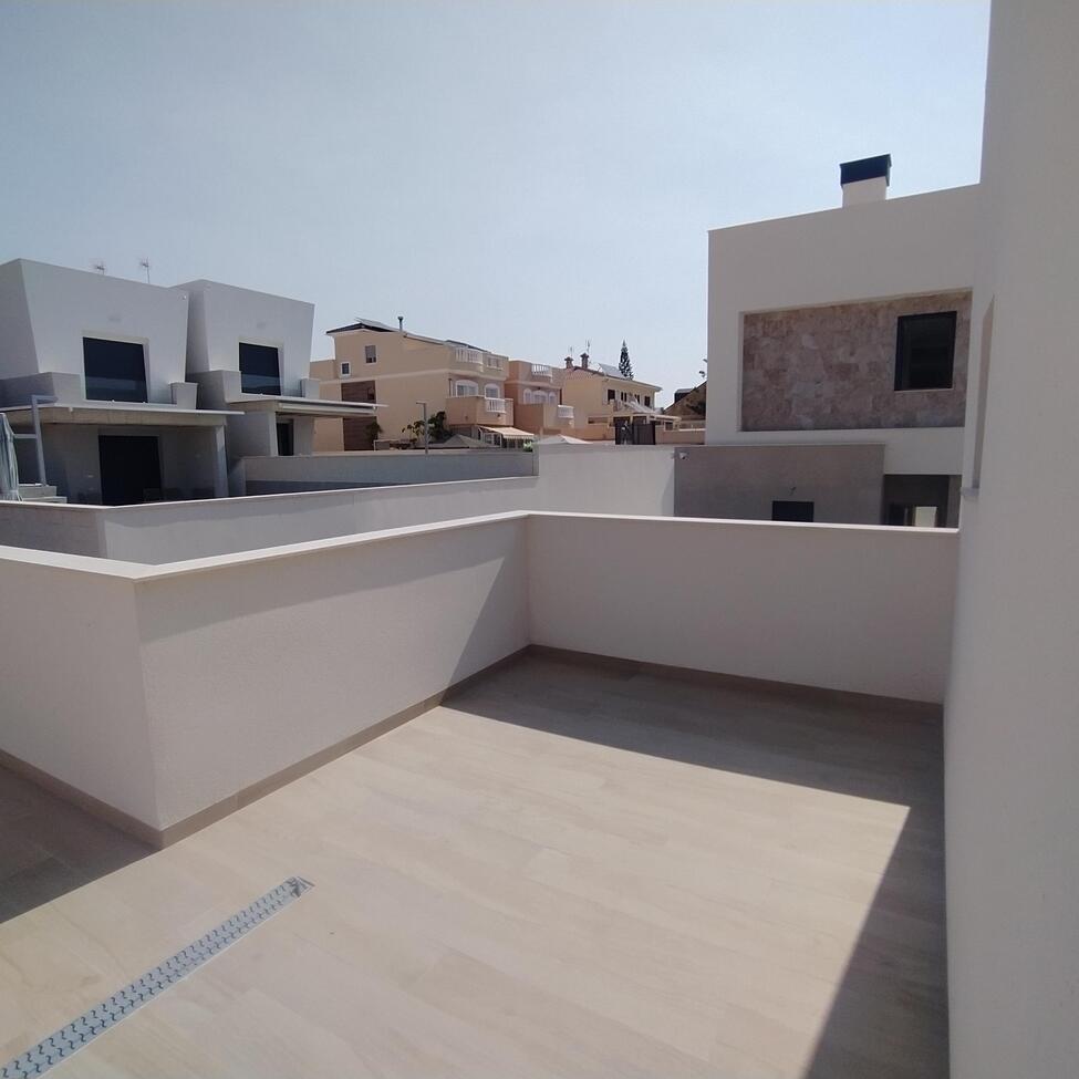 For sale - 3 Bedroom 2 Bathroom Villa Penthouse in Torrevieja - aguas nuevas  - Alicante