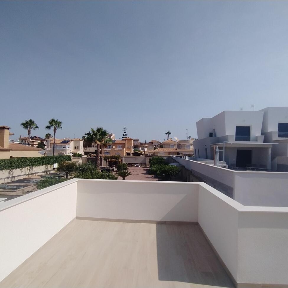 For sale - 3 Bedroom 2 Bathroom Villa Penthouse in Torrevieja - aguas nuevas  - Alicante