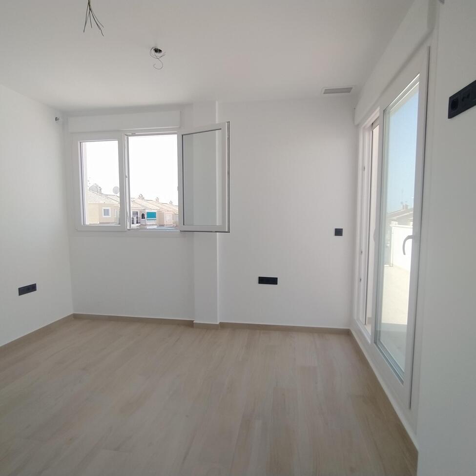 For sale - 3 Bedroom 2 Bathroom Villa Penthouse in Torrevieja - aguas nuevas  - Alicante