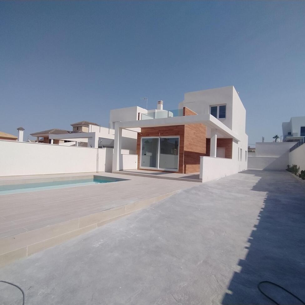 For sale - 3 Bedroom 2 Bathroom Villa Penthouse in Torrevieja - aguas nuevas  - Alicante