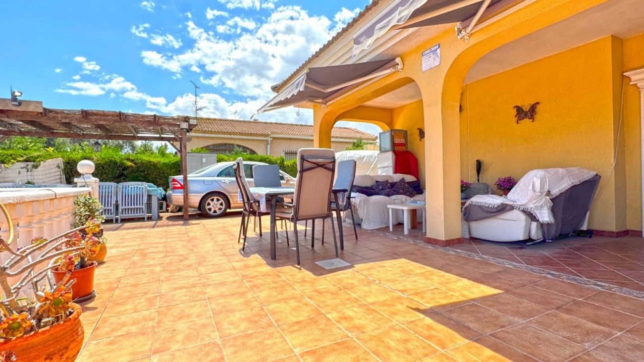 For sale - 6 Bedroom 6 Bathroom Villa in Torrevieja - Los Balcones  - Alicante