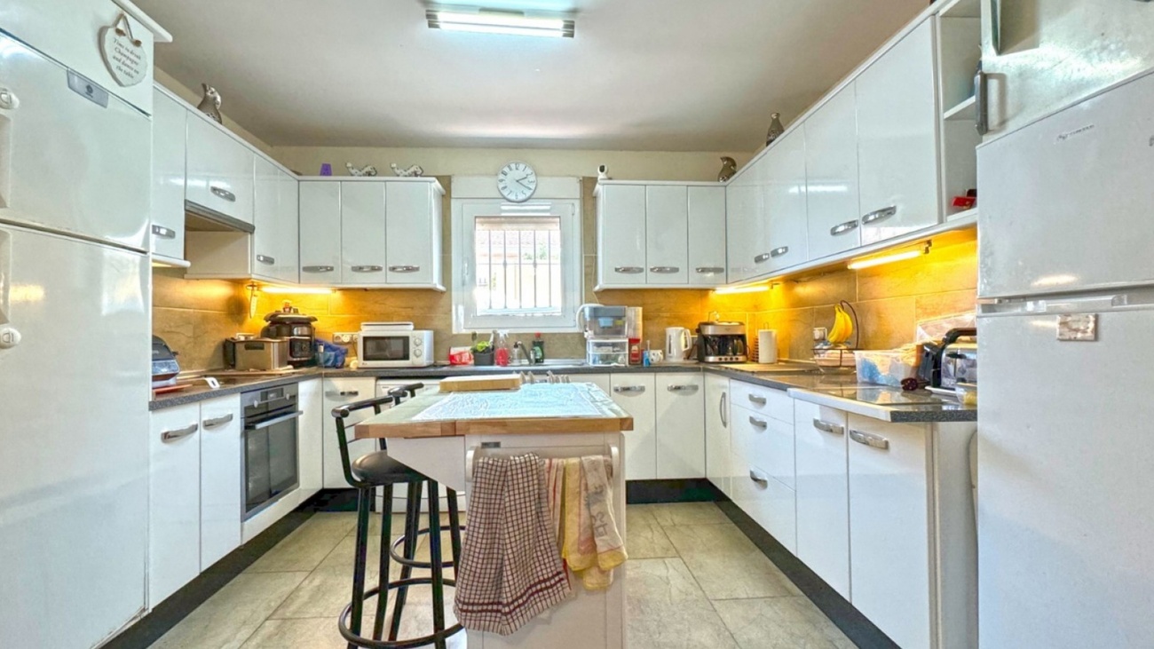 For sale - 6 Bedroom 6 Bathroom Villa in Torrevieja - Los Balcones  - Alicante