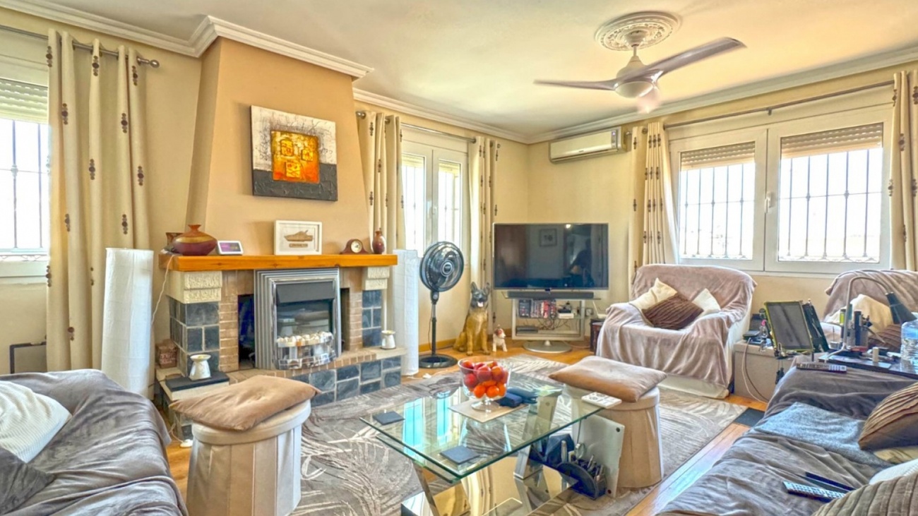 For sale - 6 Bedroom 6 Bathroom Villa in Torrevieja - Los Balcones  - Alicante