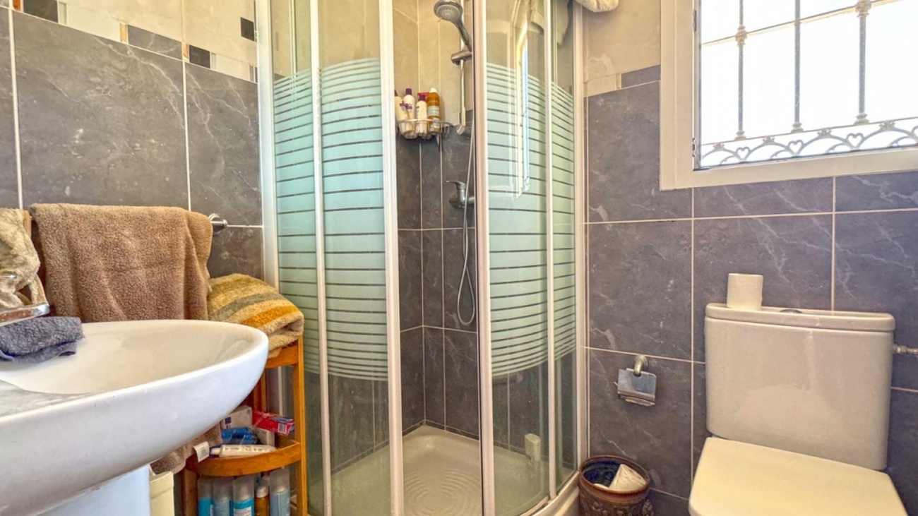 For sale - 6 Bedroom 6 Bathroom Villa in Torrevieja - Los Balcones  - Alicante