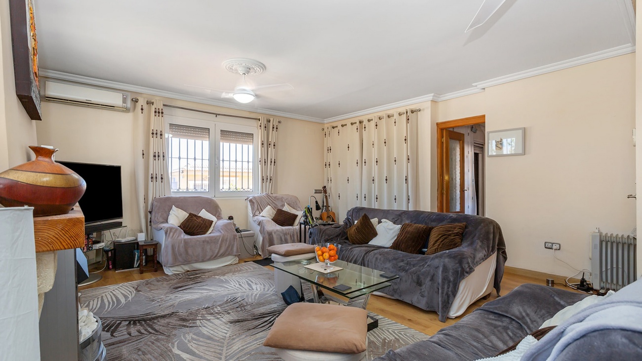 For sale - 6 Bedroom 6 Bathroom Villa in Torrevieja - Los Balcones  - Alicante