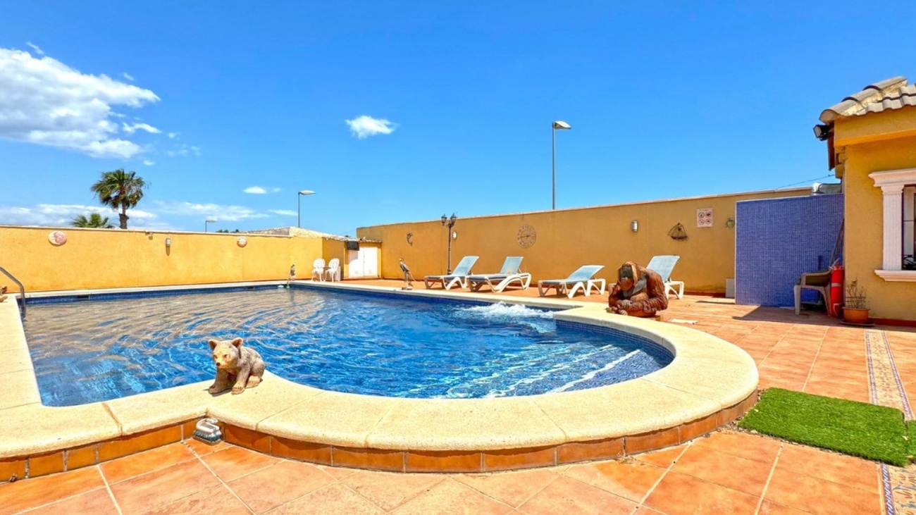 For sale - 6 Bedroom 6 Bathroom Villa in Torrevieja - Los Balcones  - Alicante