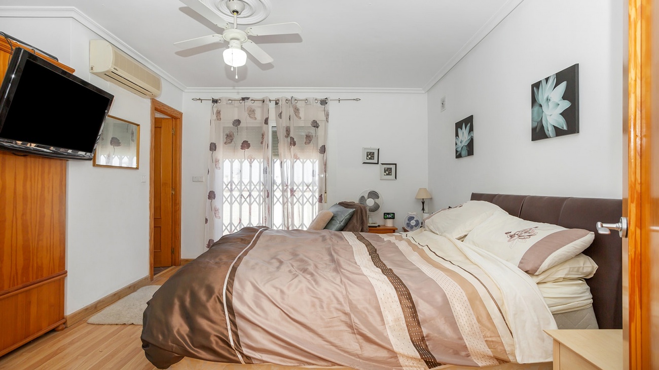 For sale - 6 Bedroom 6 Bathroom Villa in Torrevieja - Los Balcones  - Alicante
