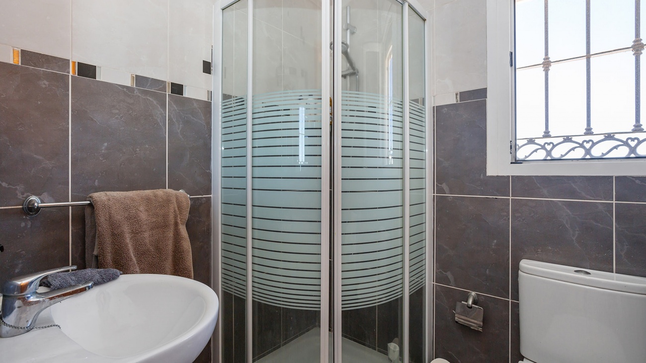 For sale - 6 Bedroom 6 Bathroom Villa in Torrevieja - Los Balcones  - Alicante