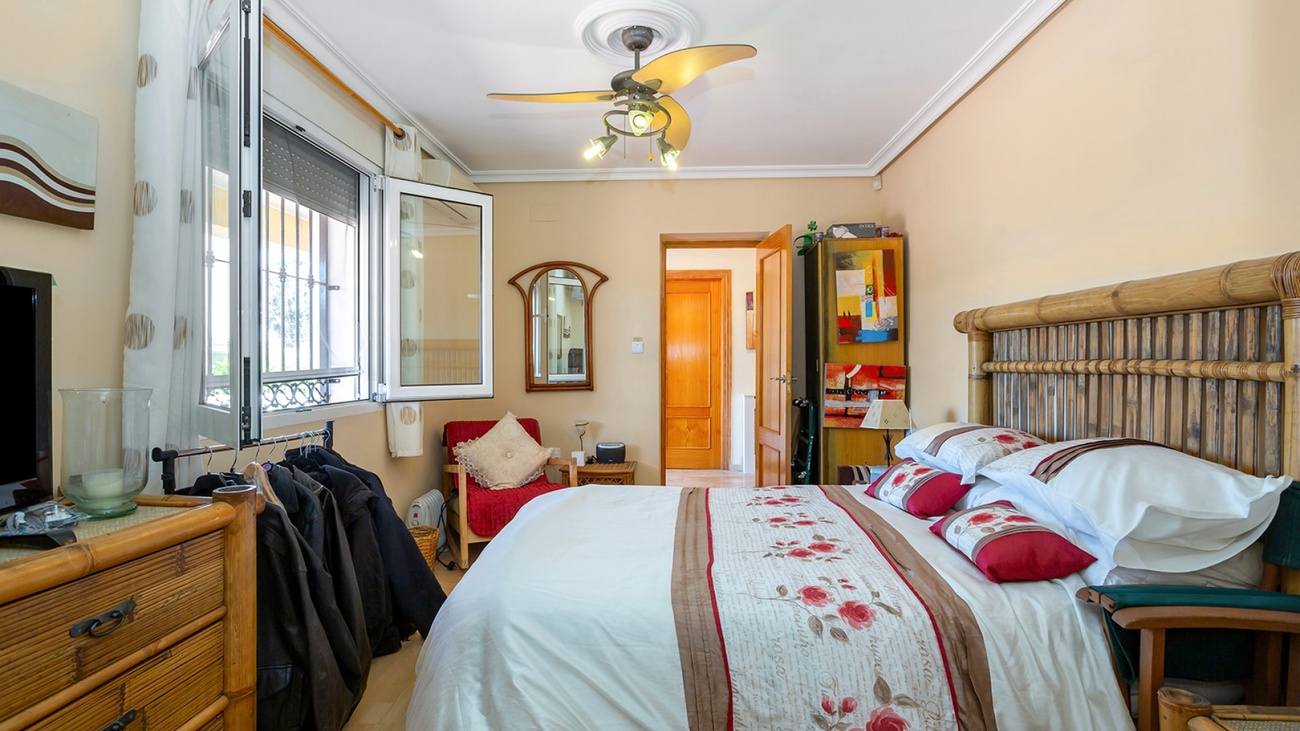For sale - 6 Bedroom 6 Bathroom Villa in Torrevieja - Los Balcones  - Alicante