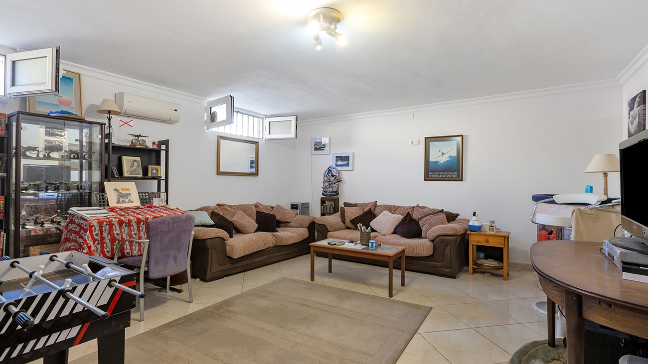 For sale - 6 Bedroom 6 Bathroom Villa in Torrevieja - Los Balcones  - Alicante