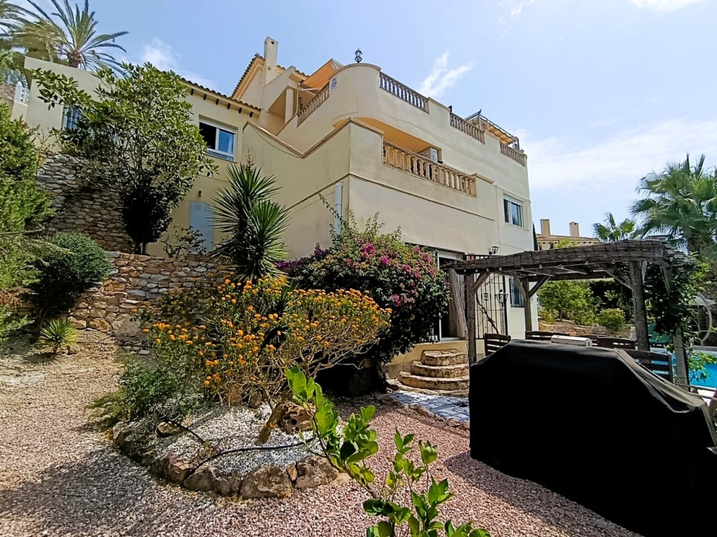 4 Bedroom 3 Bathroom Villa in Las Ramblas Golf