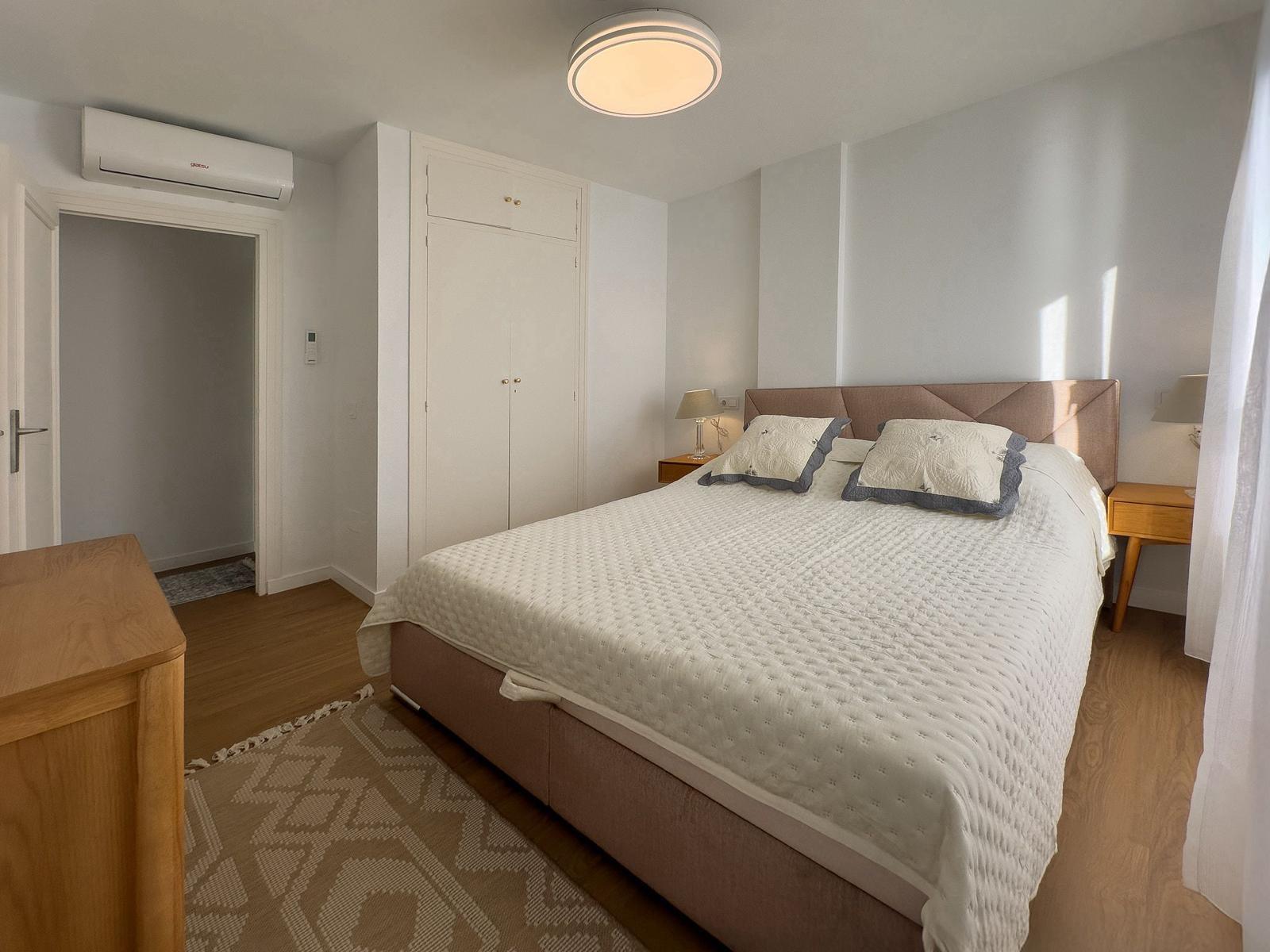 For sale - 4 Bedroom 2 Bathroom Apartment in Torrevieja - Playa Del Cura  - Alicante