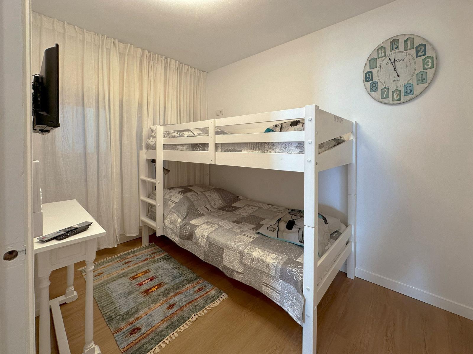For sale - 4 Bedroom 2 Bathroom Apartment in Torrevieja - Playa Del Cura  - Alicante