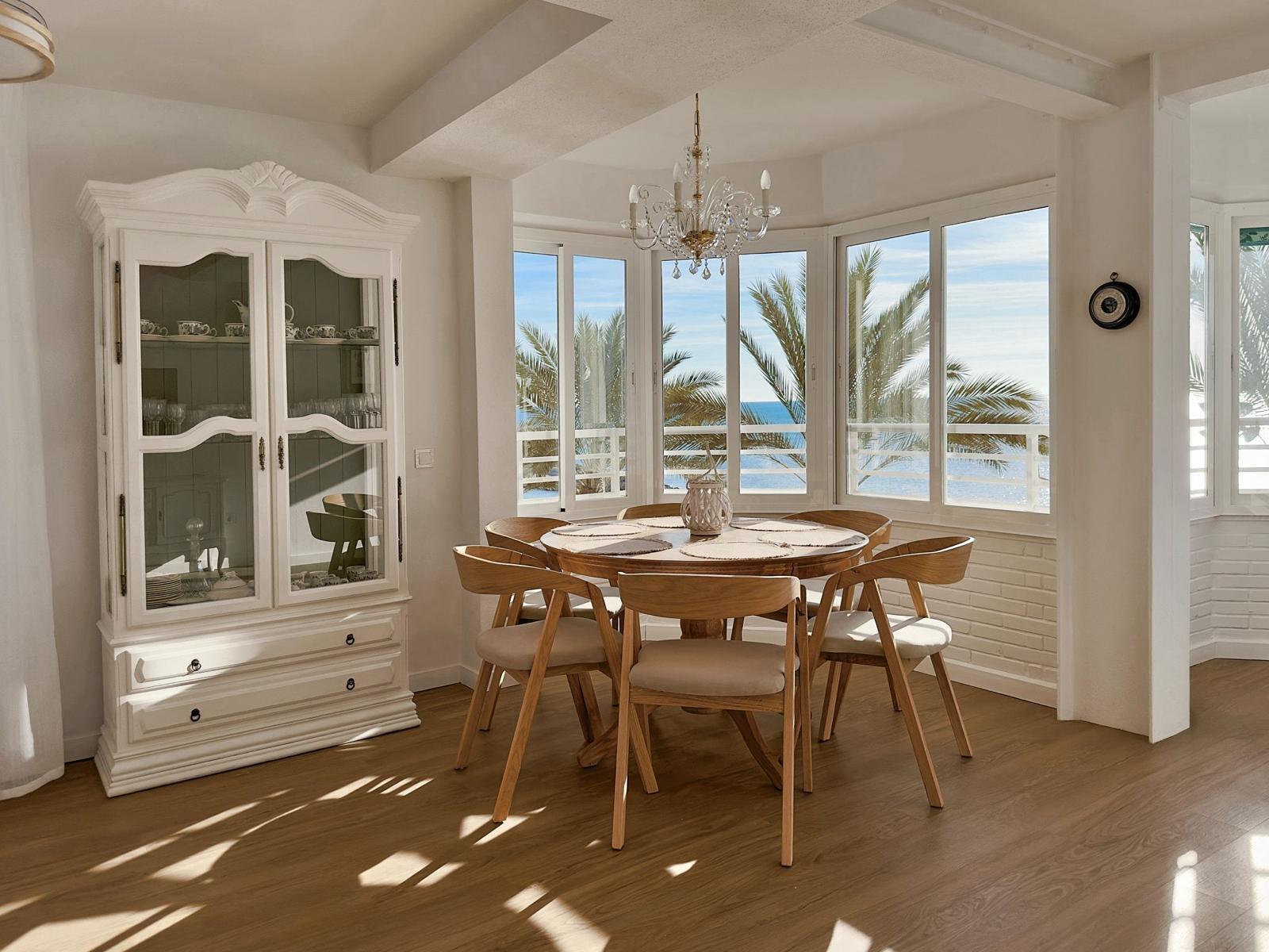 For sale - 4 Bedroom 2 Bathroom Apartment in Torrevieja - Playa Del Cura  - Alicante